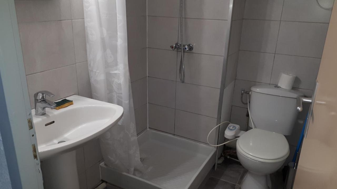 Studio Cabine Avec Jardinet A 30 M De La Plage, Au Calme. Gruissan Ngoại thất bức ảnh